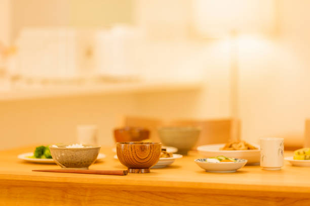 mesa de la cena - mesa de comedor fotografías e imágenes de stock