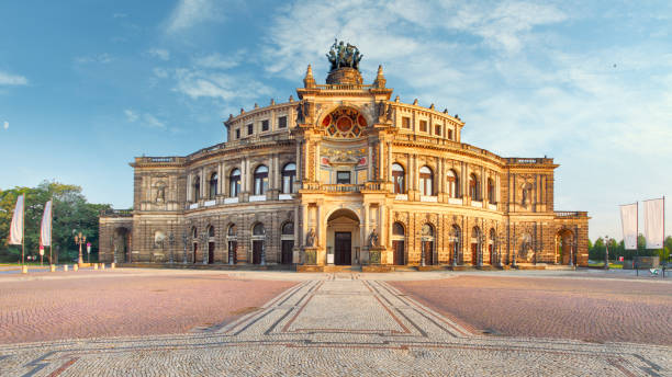 드레스덴-셈 퍼 오퍼, 독일 - staatsoper 뉴스 사진 이미지