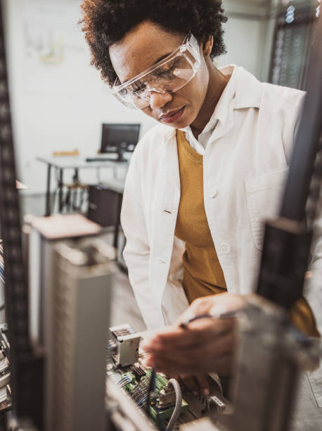 istock Black female engineer working on industrial machine in a laboratory. 1147282823