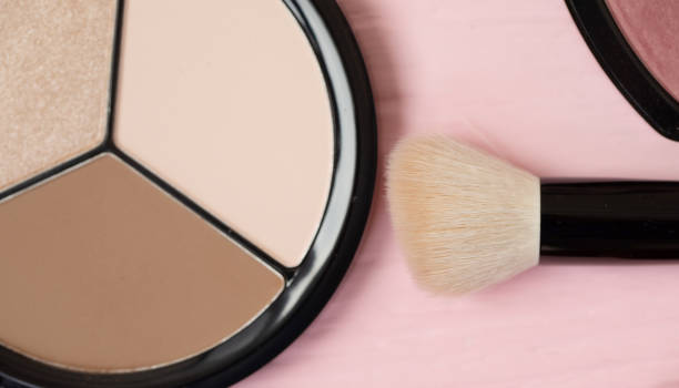 istock Makeup brush and decorative cosmetics on a pastel pink background with empty space. 1147285741