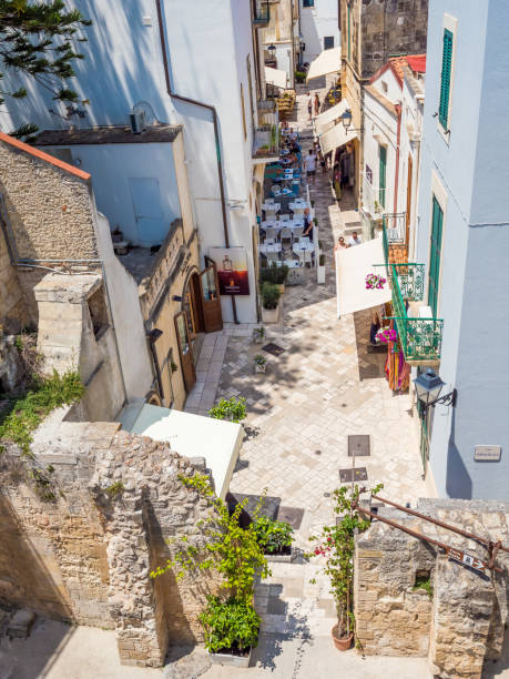 otranto, puglia, italy: a cidade velha de otranto em italy - italy panoramic town square skyline - fotografias e filmes do acervo