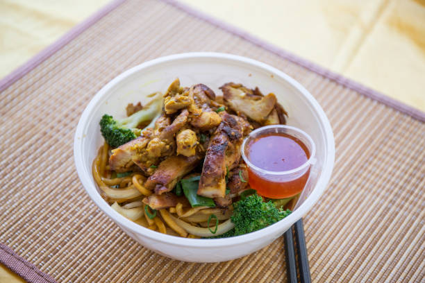 istock Wok noodles Udon and Chicken 1147298309