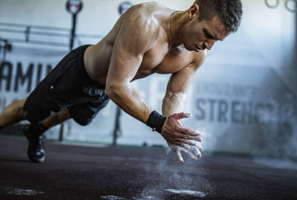 istock Muscular build athlete having cross training in a gym. 1147308898