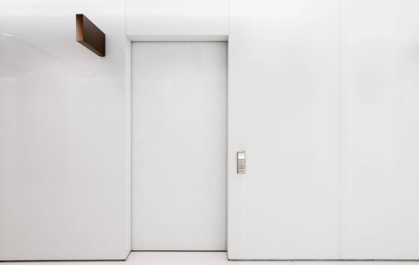 部屋の入り口とドアはオフィスビルにあります - bathroom contemporary office sparse ストック�フォトと画像