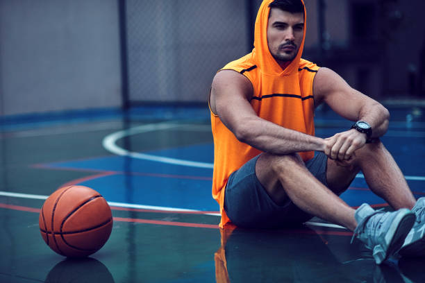 fit man taking a break from workout - basketball sport storm star imagens e fotografias de stock