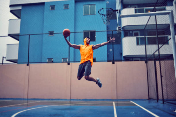 athletic young man slam dunking - basketball sport storm star imagens e fotografias de stock