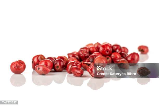 Lada Api Merah Lada Peru Merah Muda Terisolasi Di Atas Putih Foto Stok - Unduh Gambar ...