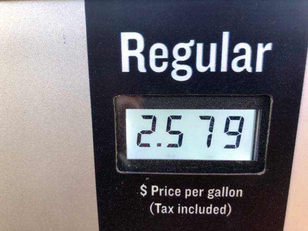 istock Price on gasoline pump 1147376870