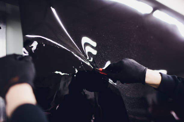 istock Applying tinting foil on car window in garage 1147391234