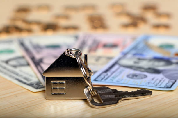 istock House model, the key and the dollar 1147451140