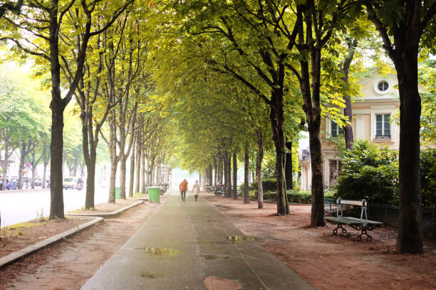 istock Park in Paris, France 1147504487