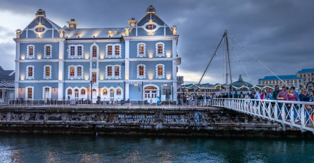 hotel and swing bridge at the victoria and alfred waterfront in cape town - victoria and alfred imagens e fotografias de stock
