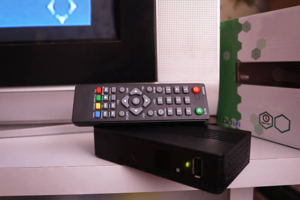 set-top box per la ricezione di segnali video e tv. - cable coaxial cable television connection block foto e immagini stock