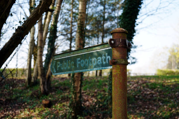 istock Old metal public footpath sign 1147524480