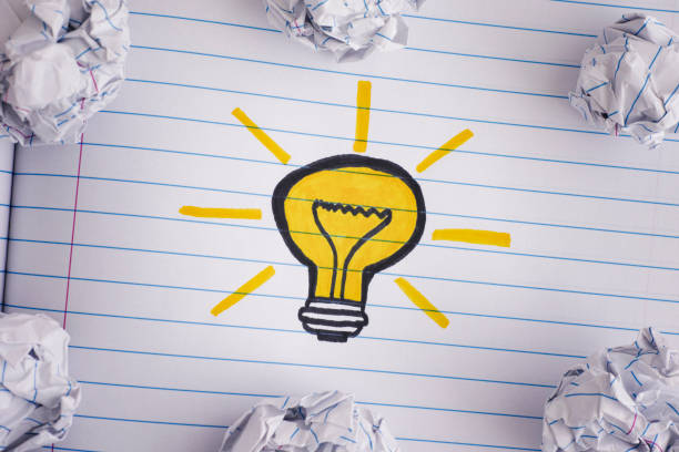 istock Drawing of a light bulb and crumpled paper balls 1147540639