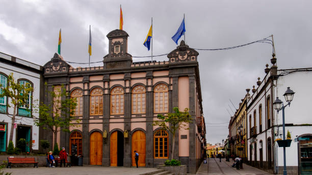 gran canaria, canary islands - arucas: town hall - spain flag built structure cloud imagens e fotografias de stock