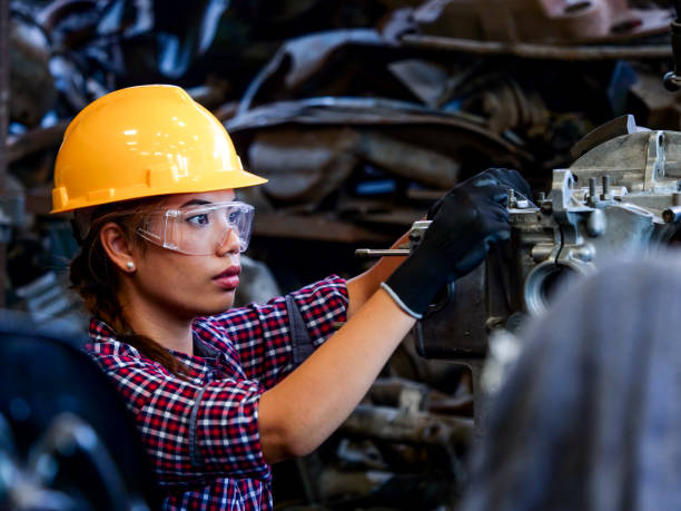 アジアの若手エンジニア女性 - manufacturing industry welding engineering ストックフォトと画像