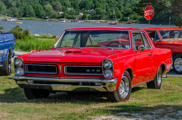 1965 pontiac gto muscle car - pontiac gto imagens e fotografias de stock