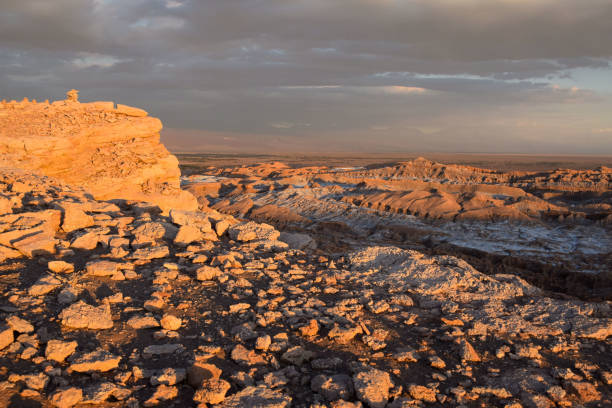 istock The Valle de la Luna at sunset (Chile) 1147597437