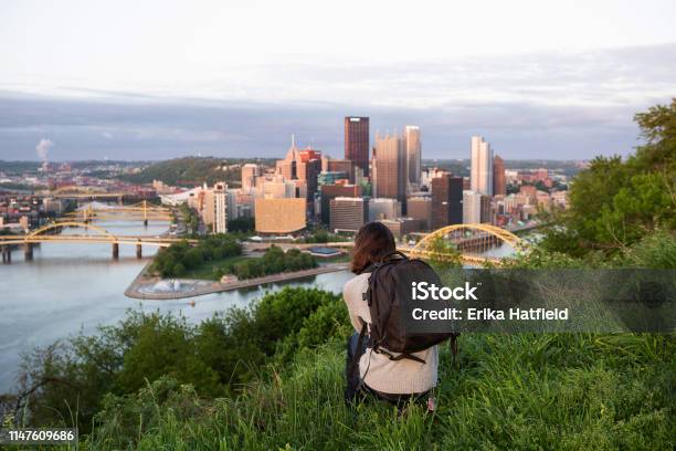 Mann Fotografiert Pittsburgh In Mount Washington Stockfoto und mehr Bilder von Pennsylvania - Pennsylvania, Menschen, Pittsburgh