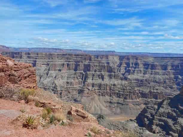 istock people on a rock in the grand canyon 1147613143