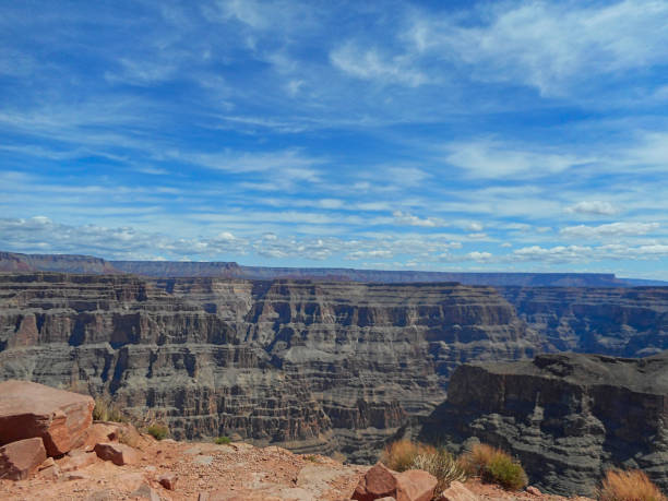 istock people on a rock in the grand canyon 1147613146