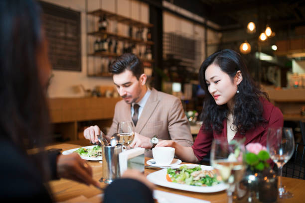 istock Wine goes great with business proposals 1147620826