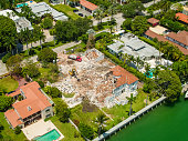 luftdrohne-foto-eines-zerst%C3%B6rten-herrenhauses-miami-beach.jpg?b=1&s=170x170&k=20&c=fuidIxDvehVVt5pkuk833xOSxPNPdmcdi522YYdbsYk=