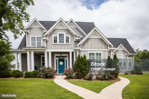 Single Family New Construction Home In Suburb Neighborhood In The South Stock Photo - Download Image Now