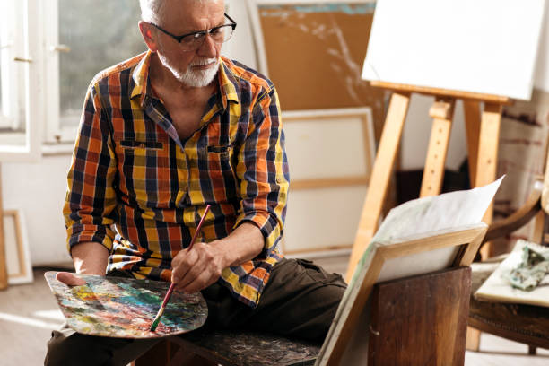 istock Artisti looking at his artwork 1147676928