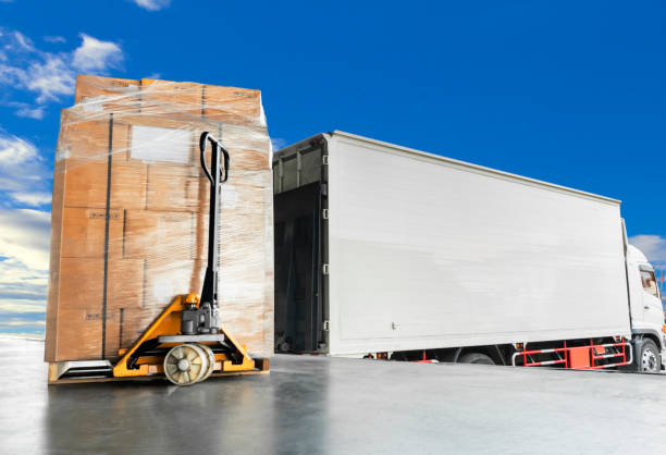 transporte de mercancías y almacén logístico - warehouse distribution warehouse crate box fotografías e imágenes de stock