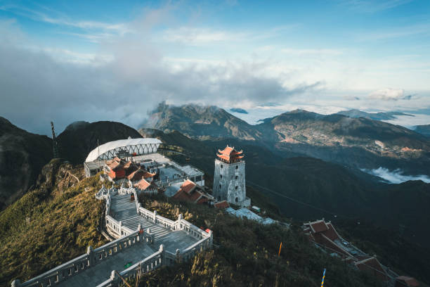 пагода на вершине горы виципан, вьетнам - architecture asia blue buddha стоковые фото и изображения