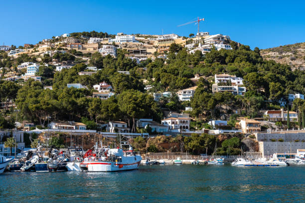 veduta di port de xabia javea in spagna, europa - beach rope nautical vessel harbor foto e immagini stock