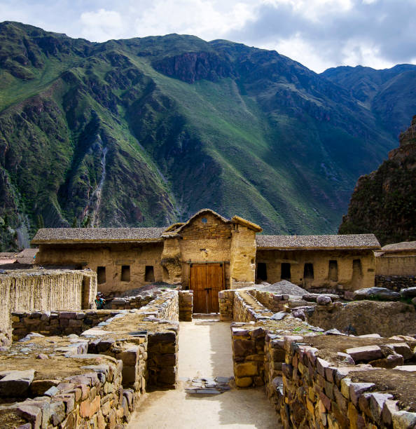 руины оллантайтамбо в перу - urubamba valley стоковые фото и изображения