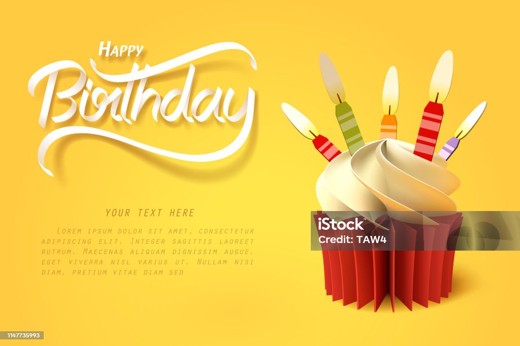 Papierkunst der Tasse Kuchen und glückliche Geburtstagskalligrafie-Handschrift - Lizenzfrei Geburtstag Vektorgrafik