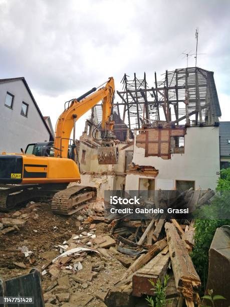 Photo libre de droit de Démolition Dun Bâtiment banque d'images et plus d'images libres de droit de Allemagne - Allemagne, Chaos, Ciel