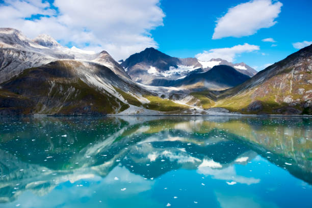 glacier bay national park, alaska - ice cold glacier blue imagens e fotografias de stock