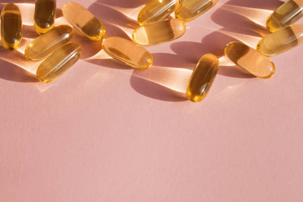 istock Pills or dietic supplements on the pink backgound 1147756043