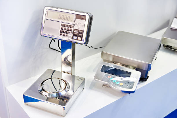 balanças industriais de laboratório - accuracy instrument of measurement measuring quality control - fotografias e filmes do acervo