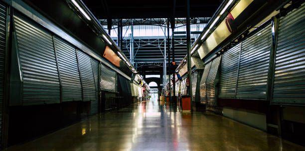 istock Indoor market with closed stores and stands 1147806570