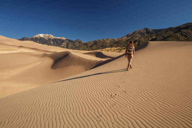 istock A tourist traveled through the desert 1147823762