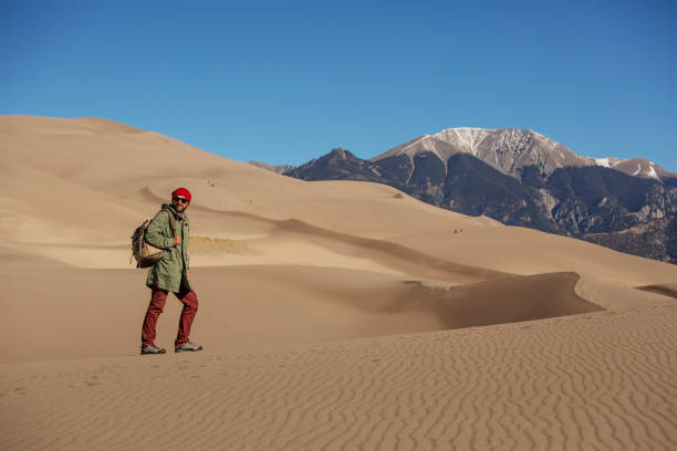 istock A tourist traveled through the desert 1147824731