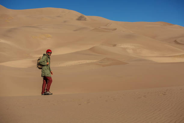istock A tourist traveled through the desert 1147824742