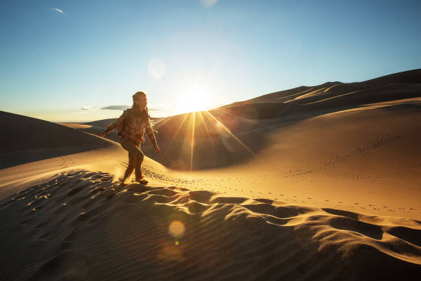istock A tourist traveled through the desert 1147828816