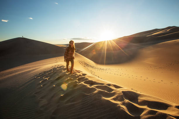 istock A tourist traveled through the desert 1147828819