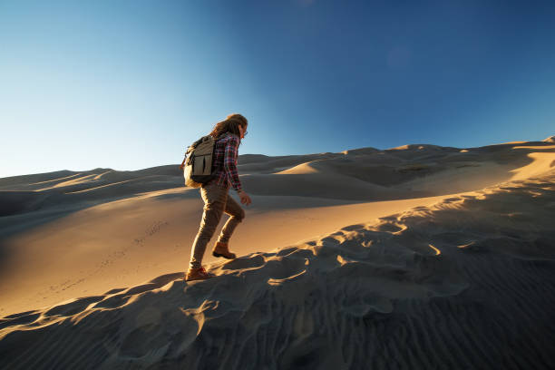 istock A tourist traveled through the desert 1147828826