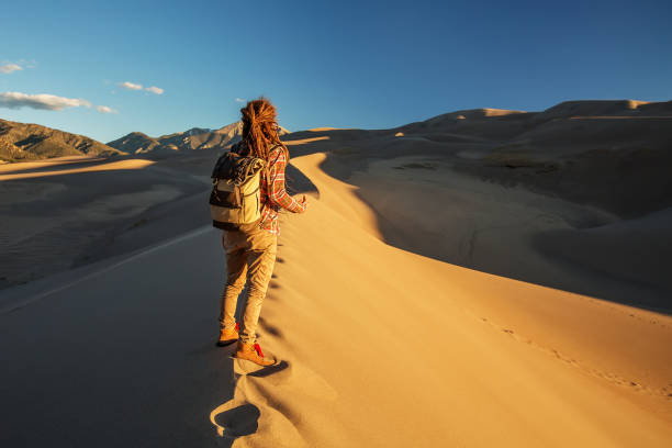 istock A tourist traveled through the desert 1147828861