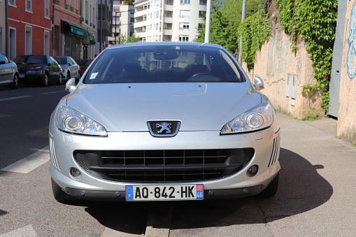 Peugeot 407 metallic gray coupe car - Front of the vehicle