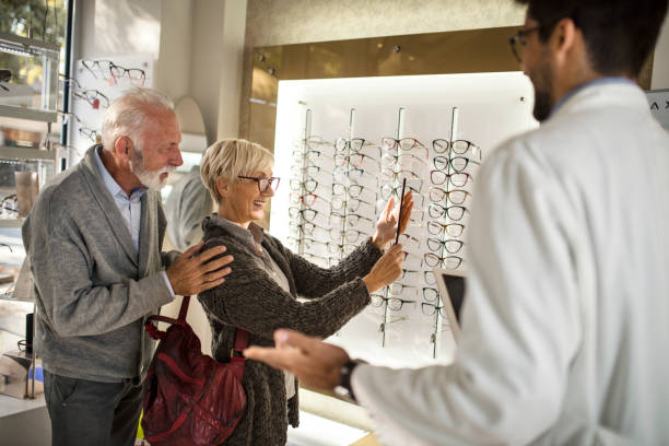 istock Senior couple shopping for eyeglasses 1147844072