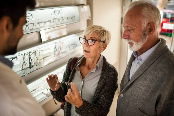 istock Senior couple shopping for eyeglasses 1147844198